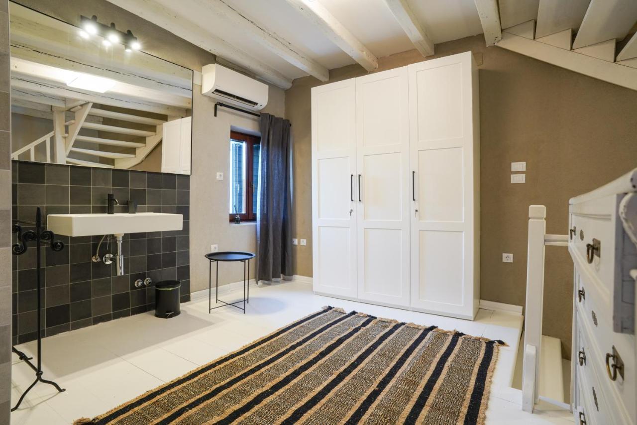 Deluxe Apartment Casa Flores With Sea View & Terrace Ровин Екстериор снимка