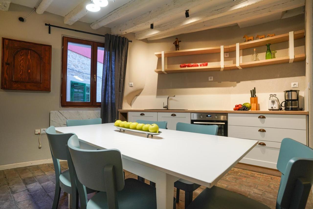 Deluxe Apartment Casa Flores With Sea View & Terrace Ровин Екстериор снимка